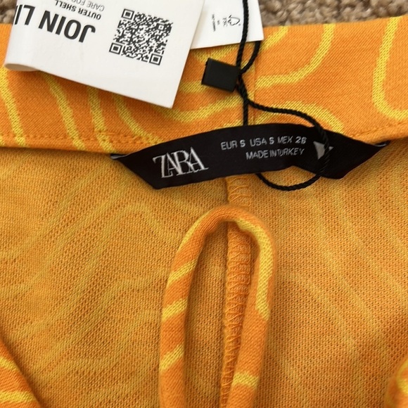 New! Zara small printed midi skirt with waist keyhole. - Picture 8 of 12